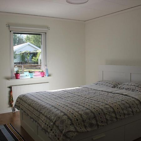 Private Room For Rent In A Villa With Garden View Älmhult Екстериор снимка