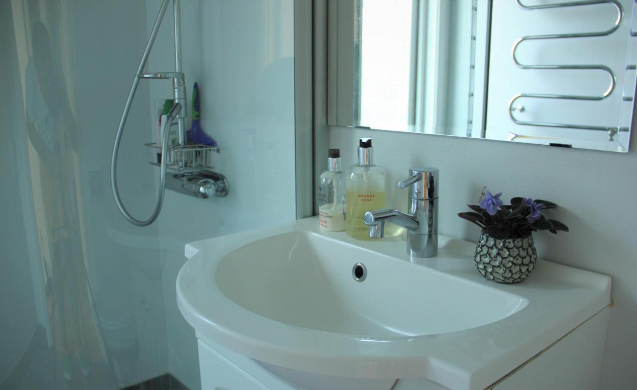 Private Room For Rent In A Villa With Garden View Älmhult Екстериор снимка